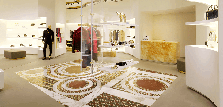 Versace nada a contra corriente con su primer ‘flagship store’ en Hong Kong